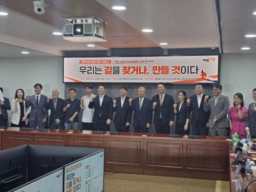 "왜 이대남이랑 학식먹나"…이준석 대선 패배 원인 되돌아본 개혁신당