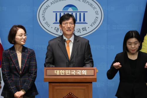 "내 또래 룸살롱 안가본 사람 없다…" 개혁신당 함익병 발언 논란