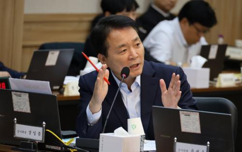 성일종, 김문수에 사퇴 요구…"새롭고 젊은 세력 등장해야"