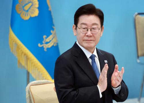 李대통령 "대통령 되려고 된 것 아냐…그 권한으로 하고 싶은 일 있었기 때문"