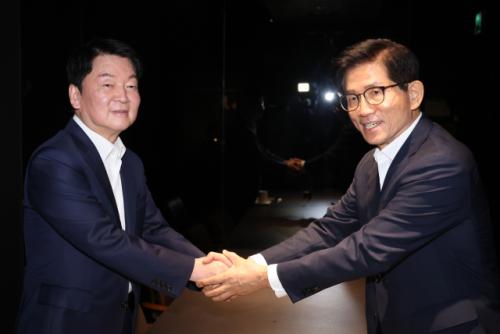 김문수, 안철수에 "힘 합쳐 이기자"…安 "尹 절연해야"