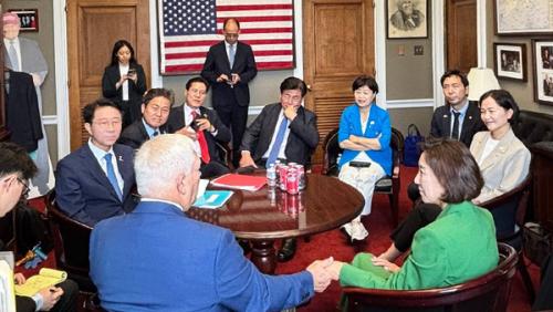 트럼프 측근 “尹에 인권침해시 한국에 불이익…좌시하지 않겠다”