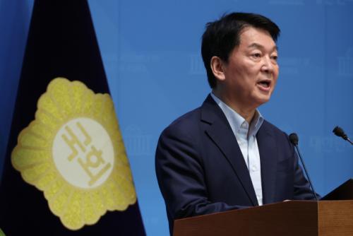 안철수, 김문수에 사퇴 요구…"李에 대통령직 헌납"