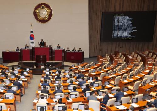 '31조8천억원 규모 추경' 국회 통과…이달부터 민생회복 소비쿠폰 지급