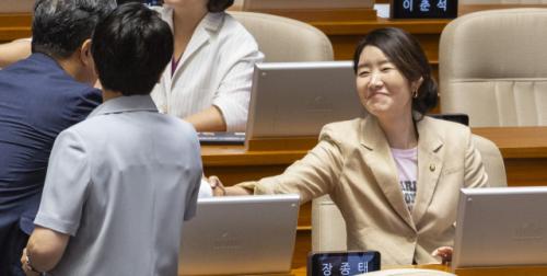 강선우 "李대통령 자리였던 외통위원으로…새로운 여정"