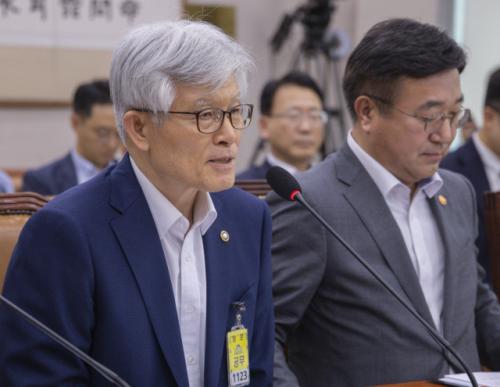 최동석 인사혁신처장 막말 리스크…野 사퇴압박 높아져