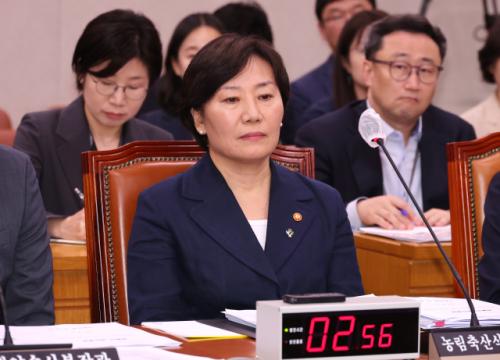 尹정권 농림부 장관 유임에 여야·농업계 당혹…"유임 철회" 반발