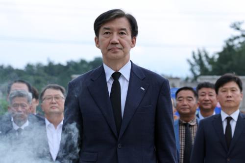 조국 "자숙하는 게 정치인 조국의 역할은 아니다"