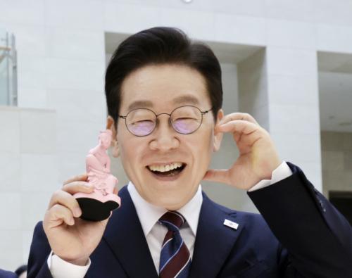 "저도 큰 개미였다" 李 대통령…"정치 그만두면 주식시장 복귀"