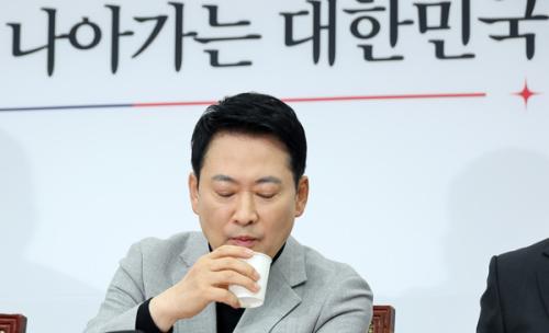 국민의힘 지지율 17%…TK서도 민주당과 동률