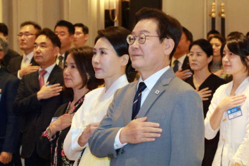 李대통령 지지율 51.2%, 2주째 하락세…민주당도 동반 하락