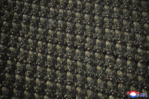 "美, 보고 있나"… 北 무기 없는 열병식