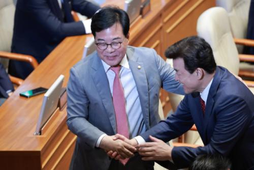 임기 10일 남기고 송언석 사퇴…"투표용지 부족사태 대처 차원, 빨리 물러나야"