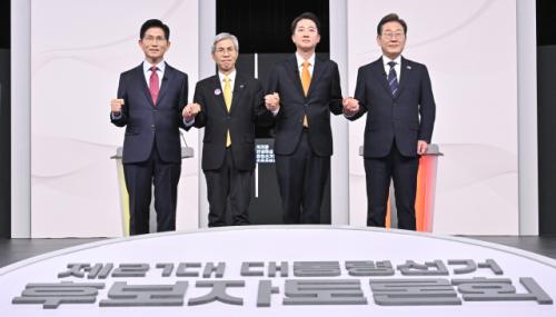 [속보]경제 활성화 대책 李 "정부 조정 역할", 金"채무조정 금융지원"