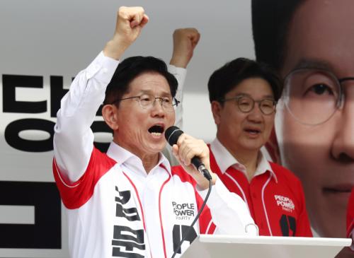 與 "국가 예산지출 5% 이상 연구개발에 투자, 달·화성 탐사도"