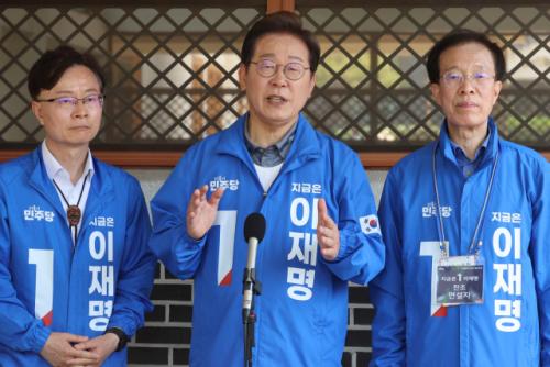 네거티브 얼룩진 대선 막판 레이스…이재명 아들·유시민 공세에 '리박스쿨'로 맞서