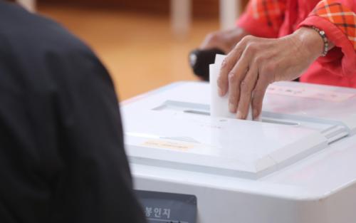 제주서 사전투표자가 본투표 시도…선관위 "선거법 위반 고발"