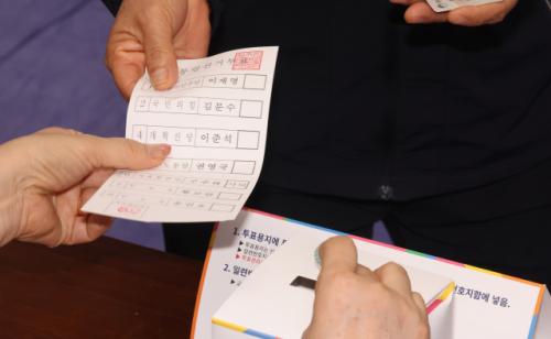 "美 무역 협상, 대중·대북 관계 방향 결정될 것"…외신도 대선 주목