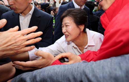 ‘선거의 여왕’ 박근혜의 진심유세...김문수 향한 '묵직한 지원'