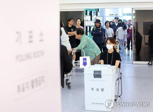 '사전투표 포함' 오후 1시 투표율 62.1%…직전 대선보다 0.8%p↑