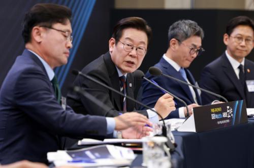 李대통령 "불필요한 기업 처벌 조항 너무 많아, 대대적으로 바꿔볼 생각"