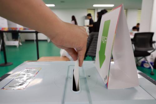 [속보] 21대 대선 사전투표율 34.74%, 지난 대선보다 2.19P↓