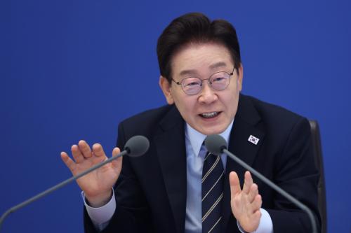 李대통령, 블룸버그 '국민배당금' 정정보도에 "당당하고 보기 좋아"