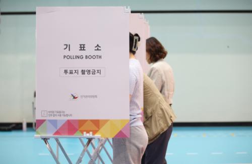 [속보] 7시 대선투표율, 20대 투표율 돌파…28년만 80% 넘길까