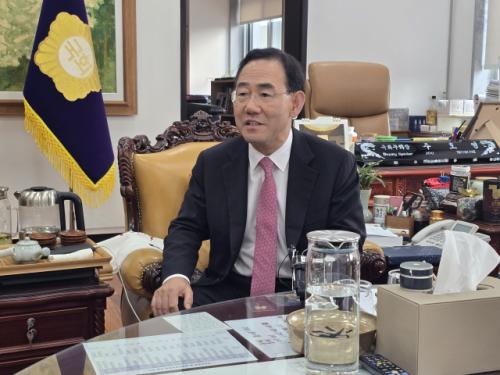 꽉 막힌 '대구 군 공항 이전' 해법 찾기…최다선 주호영이 뛴다