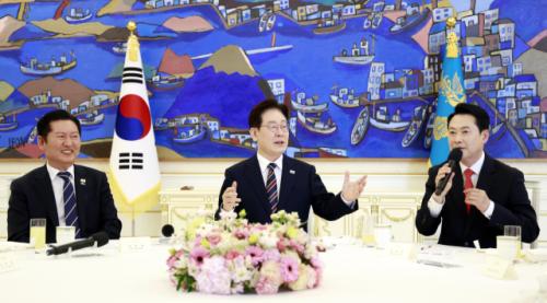 여야 대표, '여야정 민생경제 협의체'에서 거친 설전