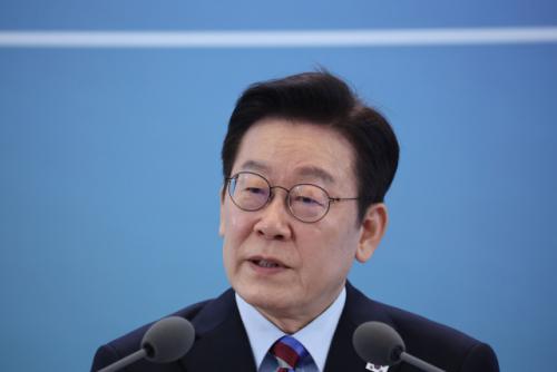 이 대통령 "등록임대에 영구적 양도세 특혜 줄 필요 있냐는 의견도 있어"