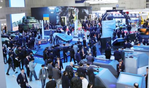 "스스로 쏘고 표적 찾는다"…K-방산 '무인전쟁' 시대 연다