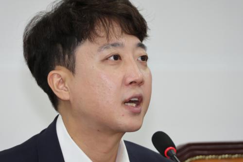 [속보] 이준석 "강미정에 당직 제안한 조국…회유 시도는 3차 가해"