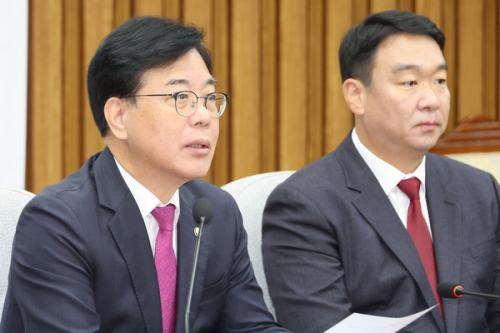 국힘 “민중기, 특검 사퇴하고 수사 받아라”