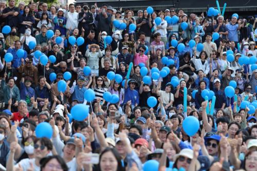 민주 '허위조작정보' 유통 금지법 발의…국힘 "李가족 험담금지법"