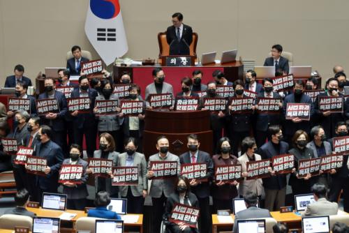 與주도 사법 3법 마무리…野 "李대통령, 거부권 행사해야"