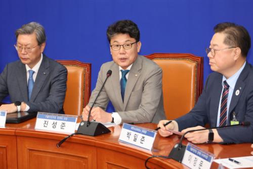 與 진성준 "집값 안 잡히면 '최후수단' 세금카드 검토"