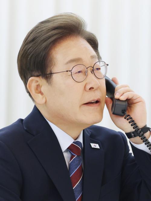 [속보] 李대통령, 트럼프와 첫 통화…"서로 겪은 암살 위험 얘기 나눠, 방미 초청도"