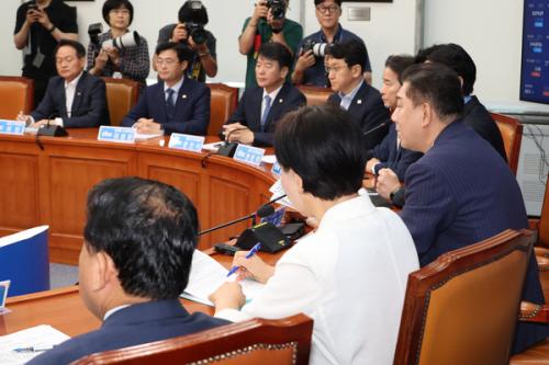 이재명 정부 출범 한 달...부동산 규제와 상법 개정의 역설