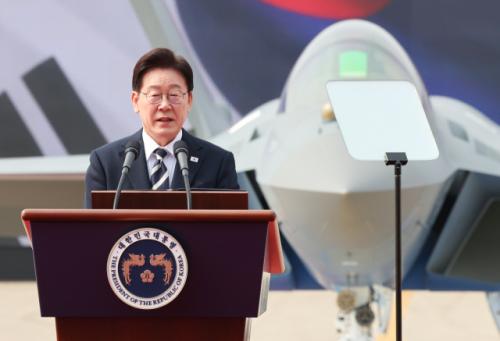 이재명 대통령 " KF-21 양산으로 자주 국방 위용 떨치게 돼"