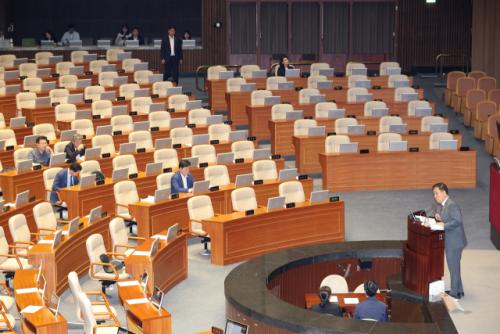 방문진법 처리한 與, EBS법 상정…野, 필버 돌입에도 '역부족'