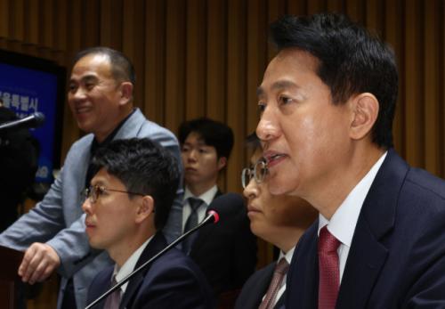 "교통이 꼭 빨라야 하나"…오세훈, 국감 한강버스 지적에 반문