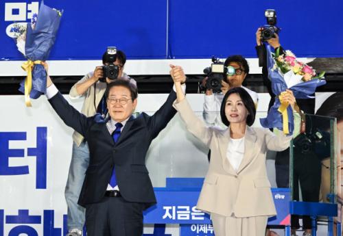 '그림자 내조' 김혜경 여사 물밑 조력…종교계부터 봉사까지 묵묵 지원