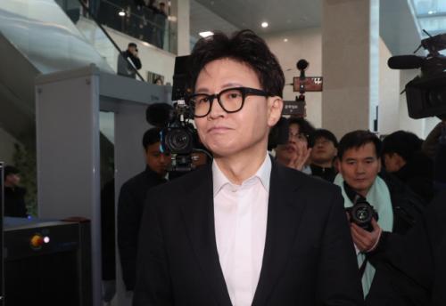 '화끈한 사과' 빠진 韓 메시지…"정치권 떠나라" 비판도