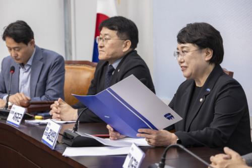 조국혁신당 당원들 조기전대 찬성률 '98%', 조국 대표 복귀 탄력