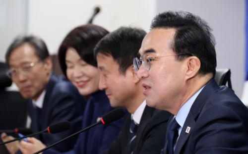 당정 "석유 최고가격제 손실 보전 추경에 반영"