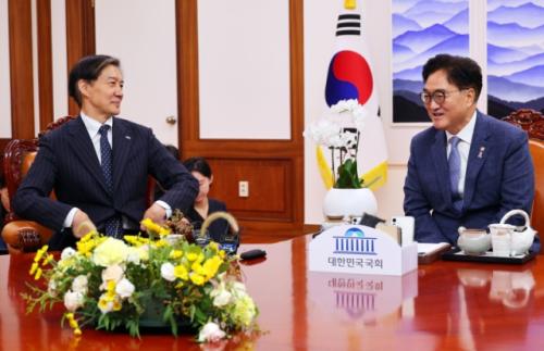 광복절 앞두고 우원식, 조국 면회했다…특사 포함되나?