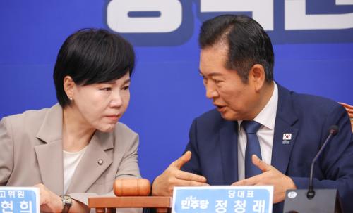 대통령-여당대표 '디커플링' 조짐...현재-미래 권력 대립?