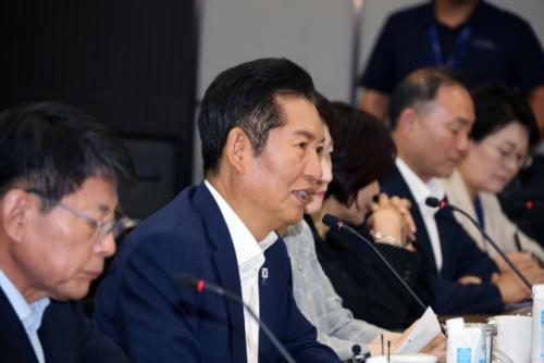 내란 청산·기업 옥죄기 속 민생 경제 행보…정청래 메시지 '혼란'