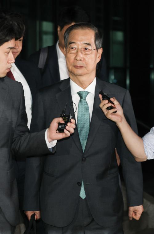 한덕수 전 총리, 14시간 특검 조사 후 귀가…장관도 줄 소환